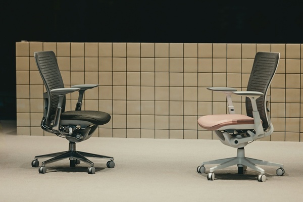 Bürostühle zur Miete an einem Besprechungstisch